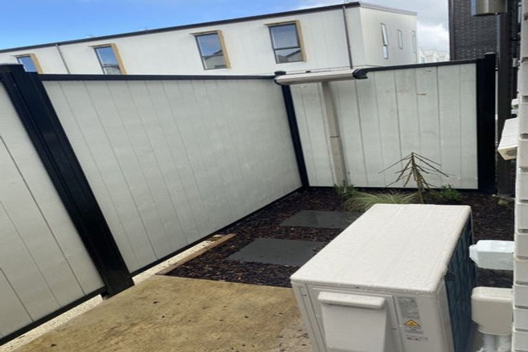 Photo of property in 10 Cessna Crescent, Mangere, Auckland, 2022