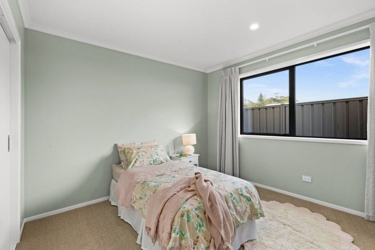 Photo of property in 11 Tutira Place, Poraiti, 4112