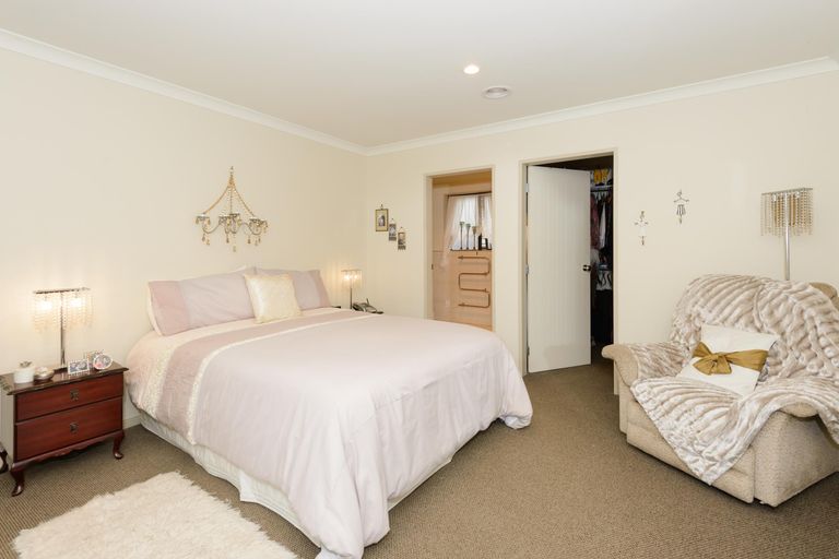 Photo of property in 12 Tennyson Avenue, Kelvin Grove, Palmerston North, 4414