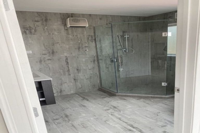 Photo of property in 39b Valley Road, Glenfield, Auckland, 0629