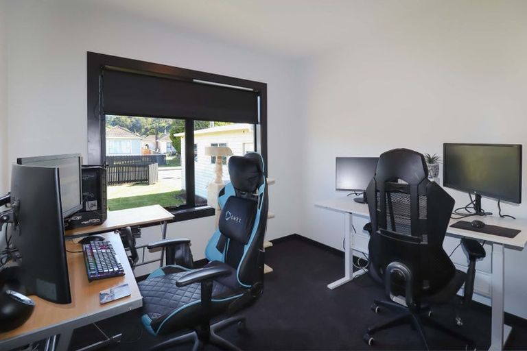 Photo of property in 15 Hinau Grove, Wainuiomata, Lower Hutt, 5014