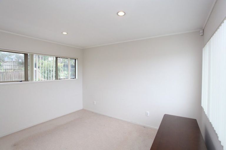 Photo of property in 11 Palmyra Way, Half Moon Bay, Auckland, 2012