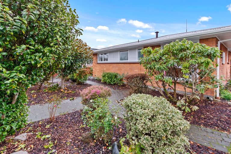 Photo of property in 43 Prestons Road, Redwood, Christchurch, 8051