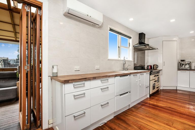 Photo of property in 37 Village Way, Ardmore, Papakura, 2582