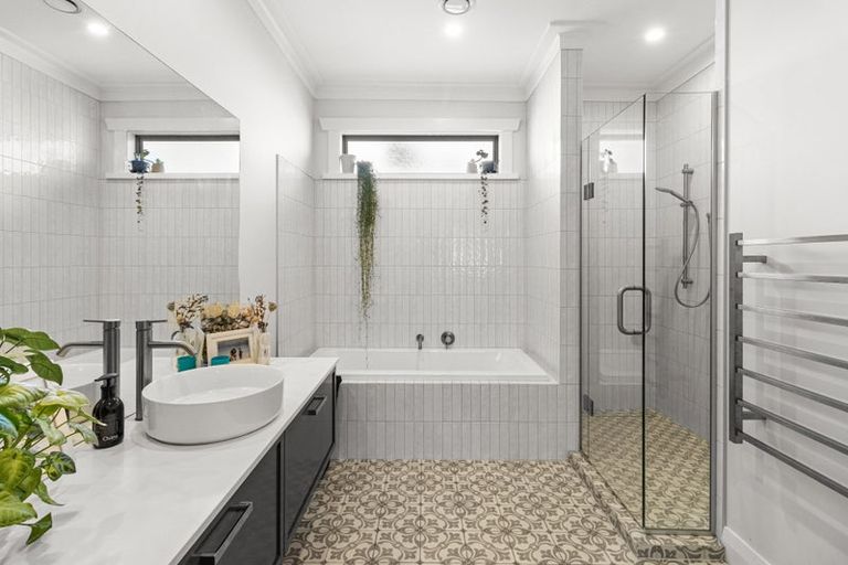 Photo of property in 30 Nobs Line, Strandon, New Plymouth, 4312