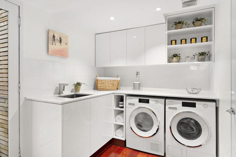 Photo of property in 5 Bayview Terrace, Oriental Bay, Wellington, 6011