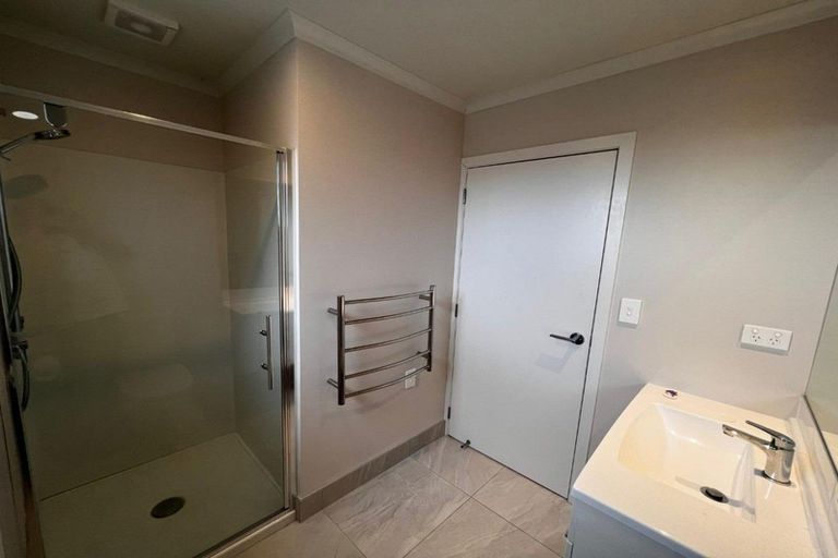 Photo of property in 91c Hobsonville Point Road, Hobsonville, Auckland, 0616