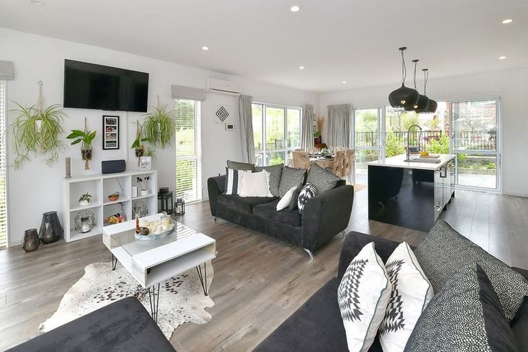 Photo of property in 9 Kaipuke Crescent, Gulf Harbour, Whangaparaoa, 0930