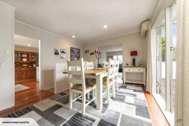 Photo of property in 67 Kaurilands Road, Titirangi, Auckland, 0604