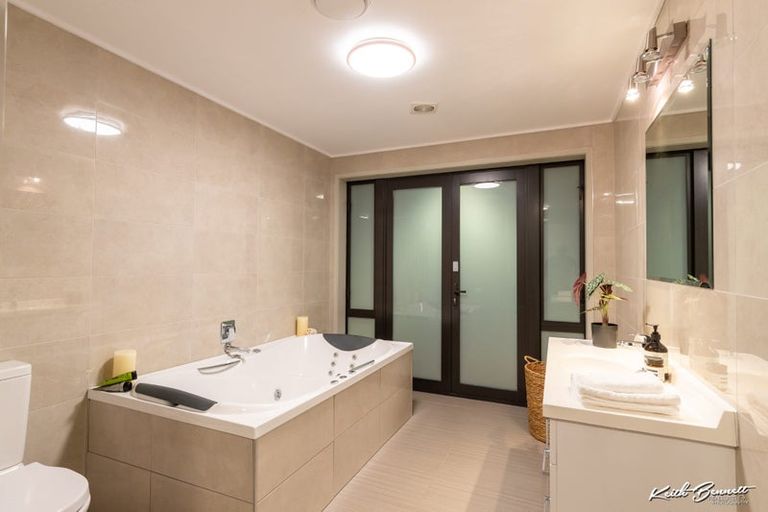 Photo of property in 216b Sutherland Road, Lyall Bay, Wellington, 6022