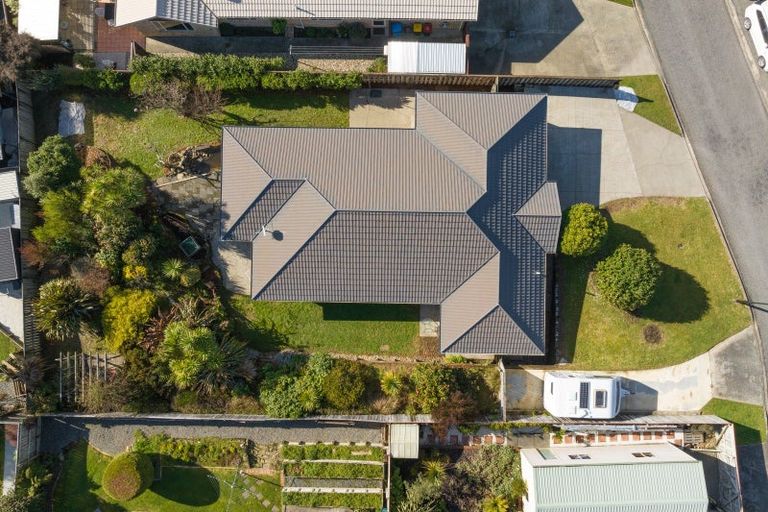 Photo of property in 2 Whitby Close, Waikawa, Picton, 7220