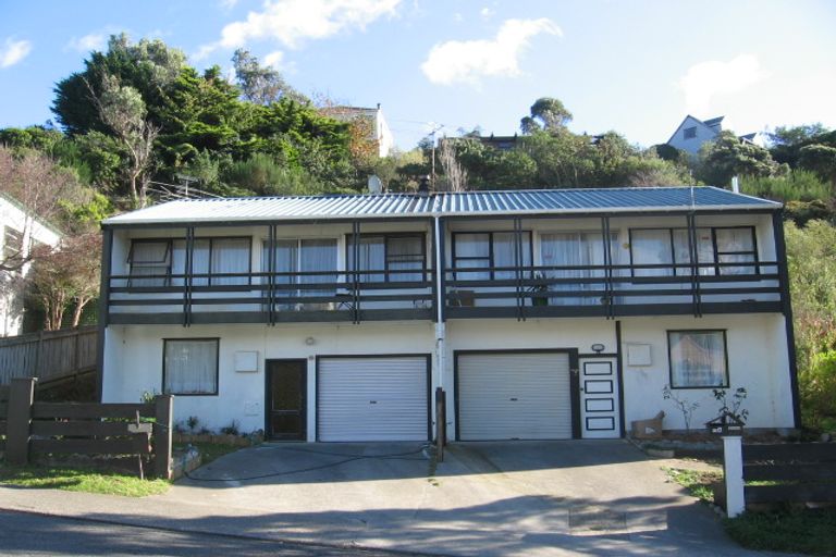 Photo of property in 105 Churton Drive, Churton Park, Wellington, 6037