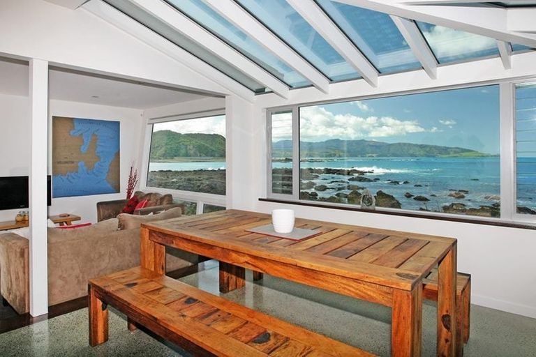 Photo of property in 150 The Esplanade, Houghton Bay, Wellington, 6023