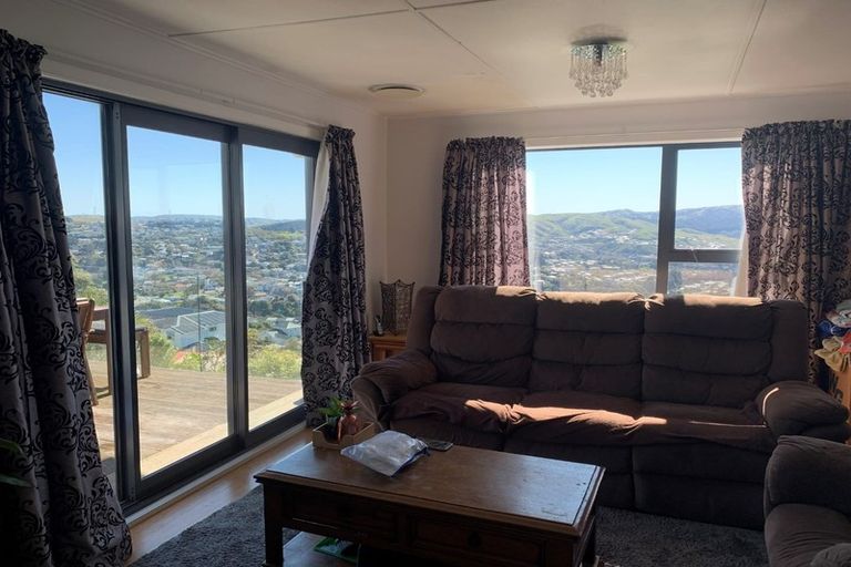 Photo of property in 14 Rice Crescent, Newlands, Wellington, 6037