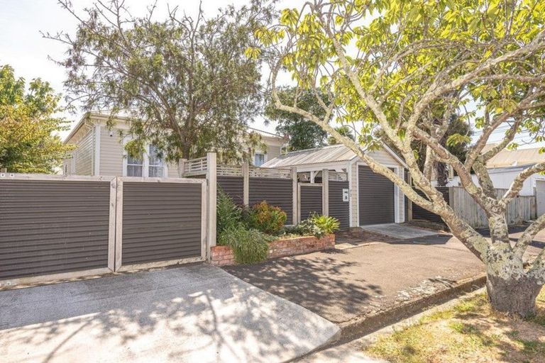 Photo of property in 72 Niblett Street, Whanganui, 4500