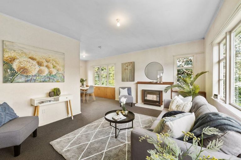 Photo of property in 4 Bracken Road, Newlands, Wellington, 6037