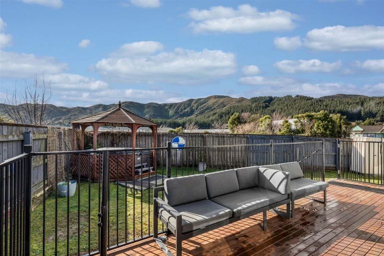 Photo of property in 35 Grimsby Grove, Wainuiomata, Lower Hutt, 5014