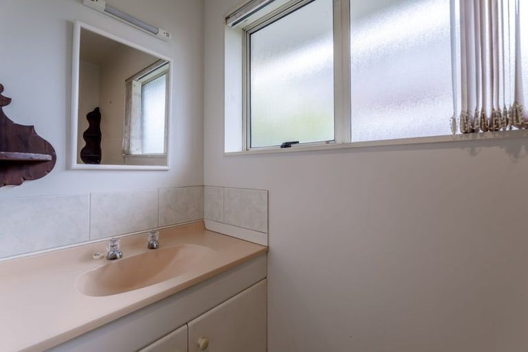 Photo of property in 25 Spinnaker Drive, Te Atatu Peninsula, Auckland, 0610