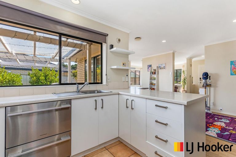 Photo of property in 4 Croftview Road, Wattle Downs, Auckland, 2103