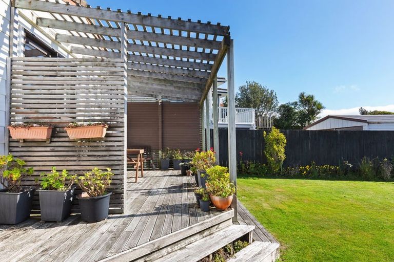 Photo of property in 124 Pikarere Street, Titahi Bay, Porirua, 5022