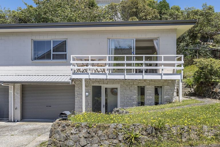 Photo of property in 1a Sandhurst Way, Crofton Downs, Wellington, 6035