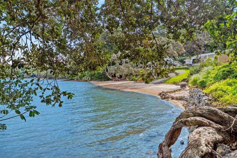 Photo of property in 417 Leigh Road, Whangateau, 0985
