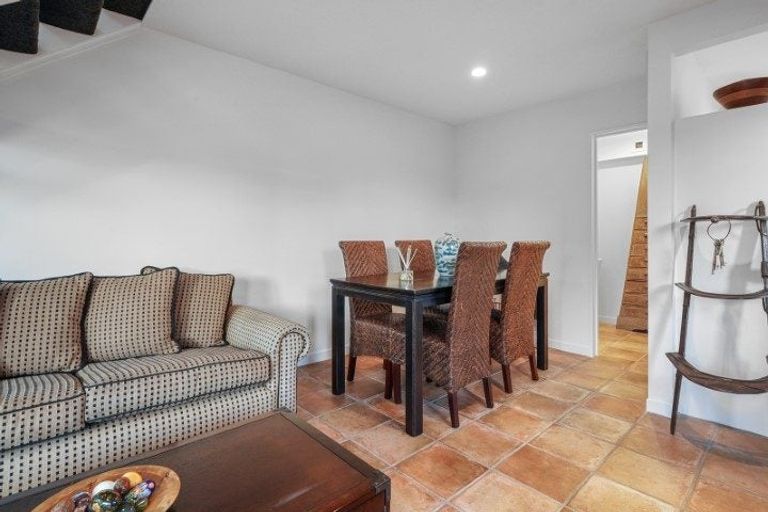 Photo of property in 10/16 Derby Street, St Albans, Christchurch, 8014