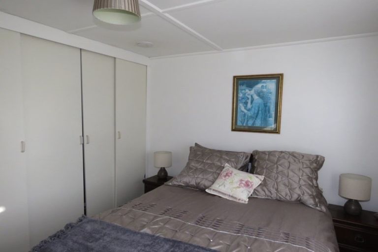 Photo of property in 72 Rintoul Street, Westport, 7825