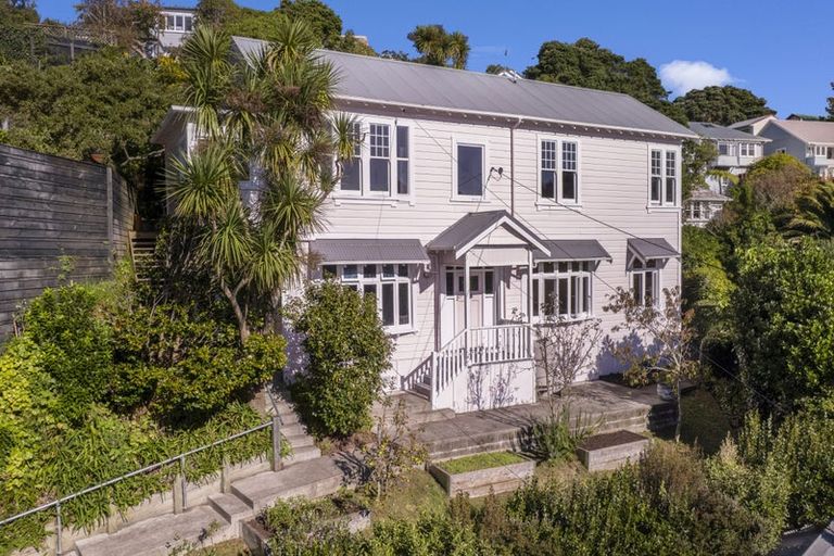 Photo of property in 74 Glen Road, Kelburn, Wellington, 6012