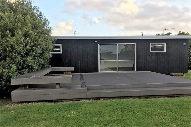 Photo of property in 27 Crispe Road, Clarks Beach, 2122