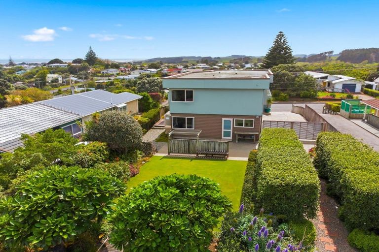 Photo of property in 43 Manuka Street, Otaki Beach, Otaki, 5512
