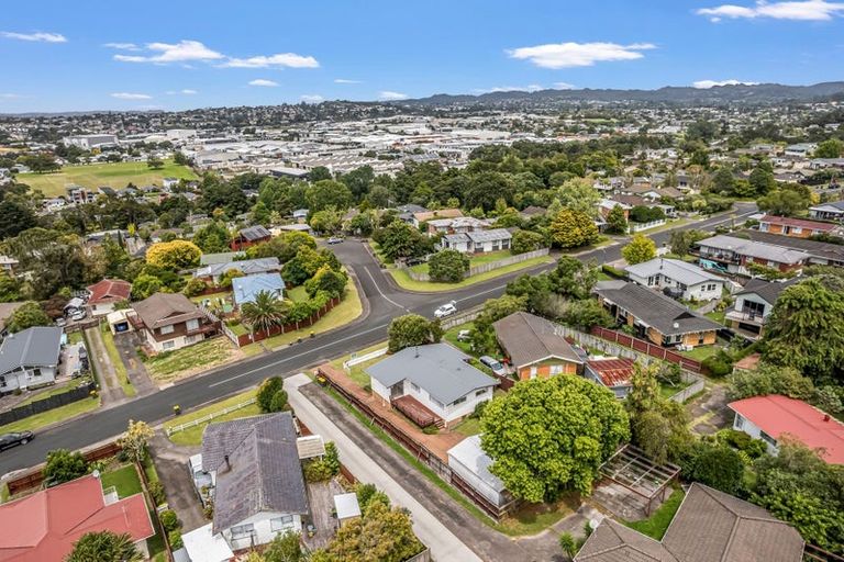 Photo of property in 28 Eyre Street, Henderson, Auckland, 0612