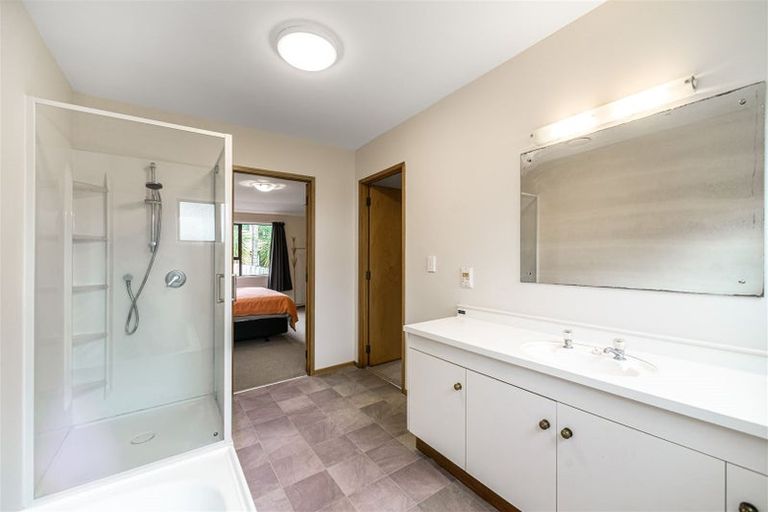 Photo of property in 1/5 Tree View Avenue, Glenfield, Auckland, 0629