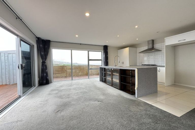 Photo of property in 61 Tamworth Crescent, Newlands, Wellington, 6037