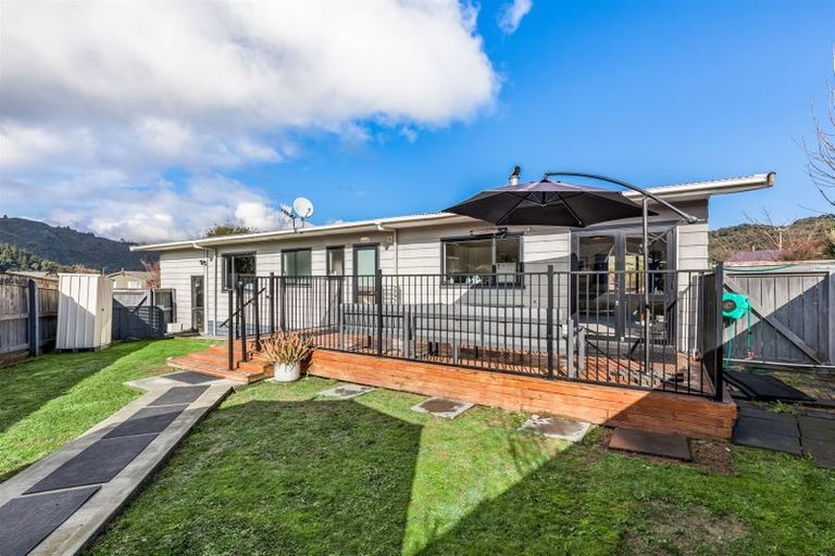 Photo of property in 35 Grimsby Grove, Wainuiomata, Lower Hutt, 5014