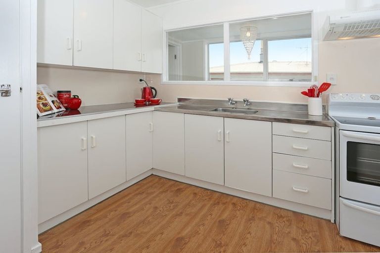 Photo of property in 17 Statesman Street, Henderson, Auckland, 0612