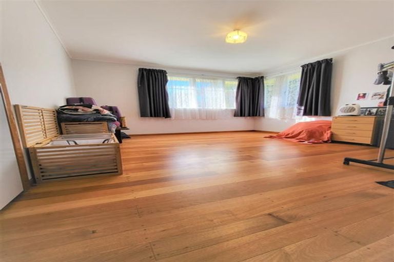 Photo of property in 4 Pomelo Road, Te Atatu South, Auckland, 0610
