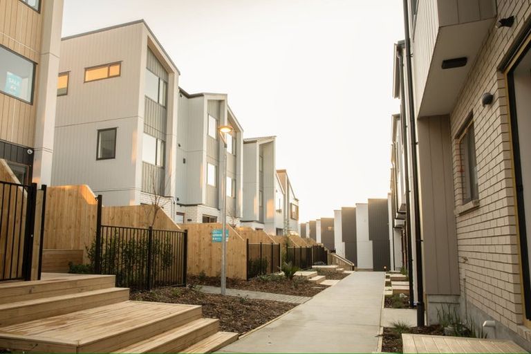 Photo of property in 13 Paetai Lane, Te Atatu Peninsula, 0610