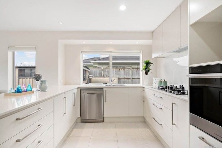 Photo of property in 99 Bayvista Drive, Karaka, Papakura, 2113