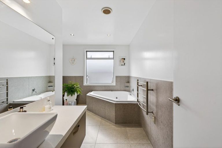 Photo of property in 11 Mer Place, Bay View, Napier, 4104