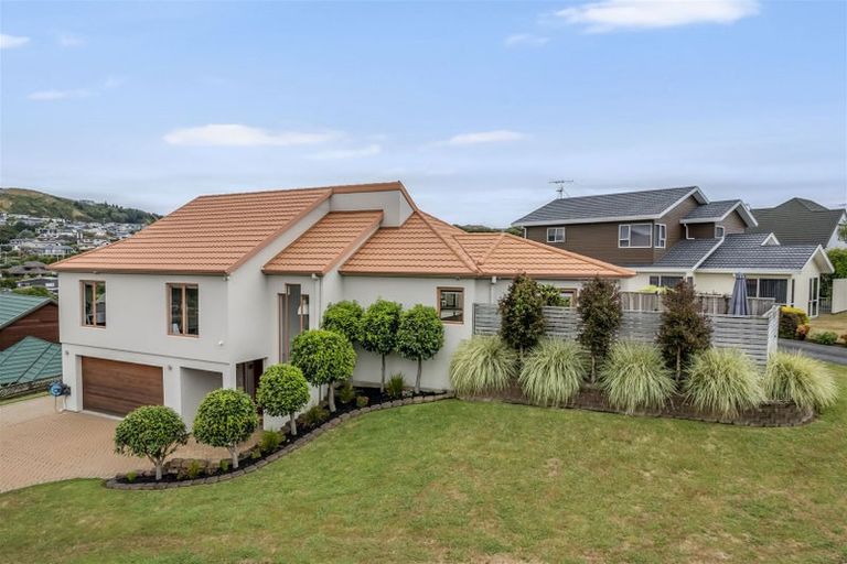 Photo of property in 2 Navigation Drive, Whitby, Porirua, 5024