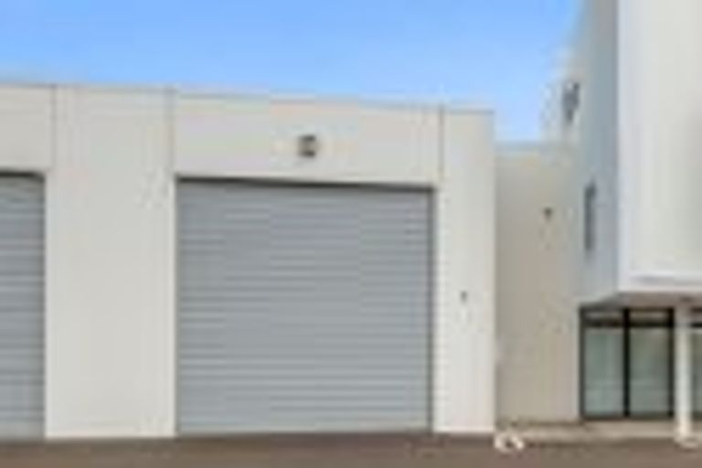 Photo of property in 2/86 Hurlstone Drive, Waiwhakaiho, New Plymouth, 4312