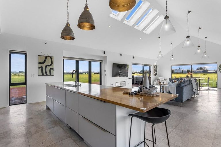 Photo of property in 585 Coutts Island Road, Coutts Island, Christchurch, 7670