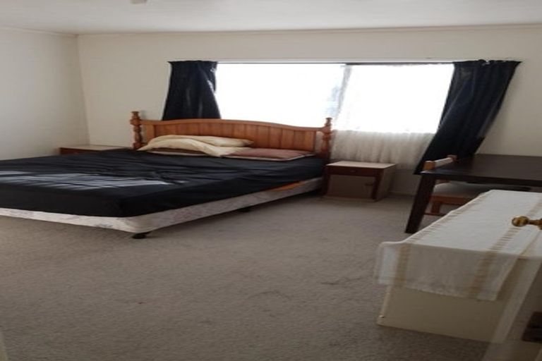 Photo of property in 2/8 Quiet Street, Te Atatu South, Auckland, 0610