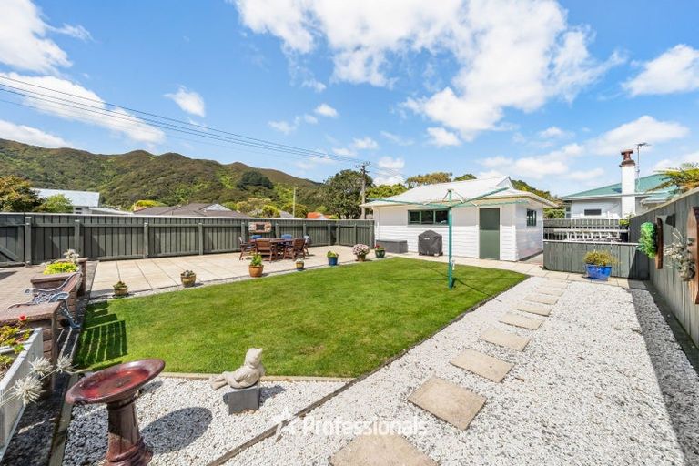 Photo of property in 32 Birdwood Road, Waterloo, Lower Hutt, 5011