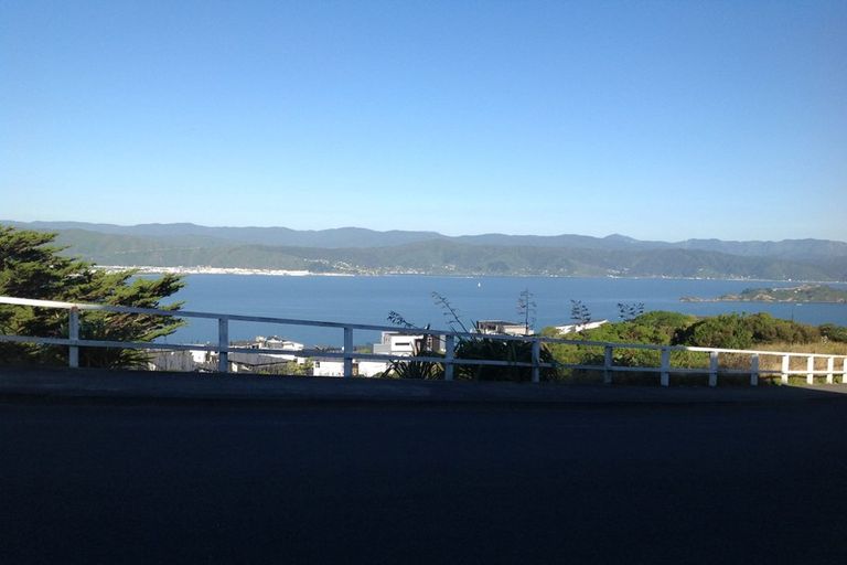 Photo of property in 36b Tamworth Crescent, Newlands, Wellington, 6037