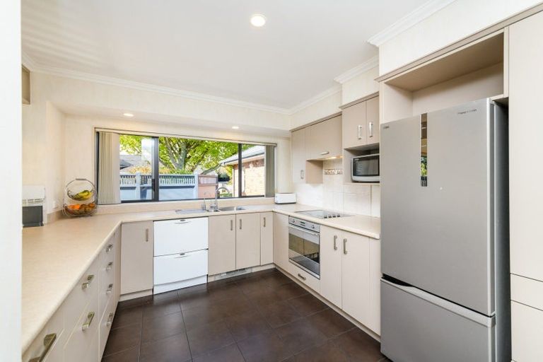 Photo of property in 12 Mana Place, Awapuni, Palmerston North, 4412
