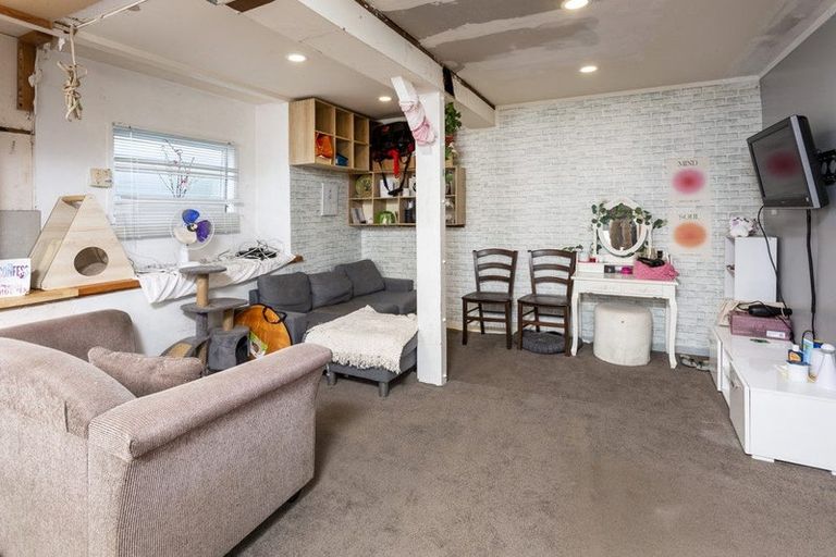 Photo of property in 71 Lauderdale Road, Birkdale, Auckland, 0626