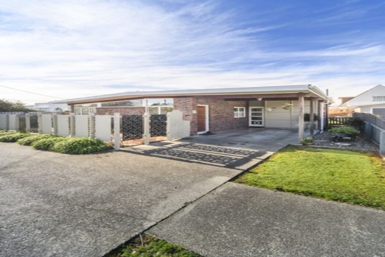 Photo of property in 65 Skerman Street, Marton, 4710