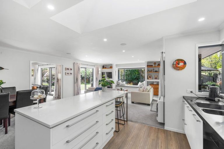 Photo of property in 9 Inglewood Place, Avonhead, Christchurch, 8042